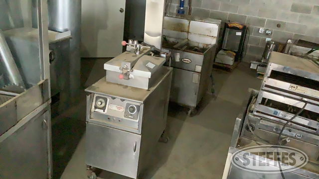 Henny Penny Pressure Fryer on Casters